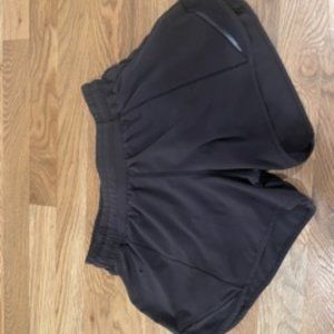 lululemon "Hotty Hot Short" 2.5" Size 6 Tall Black